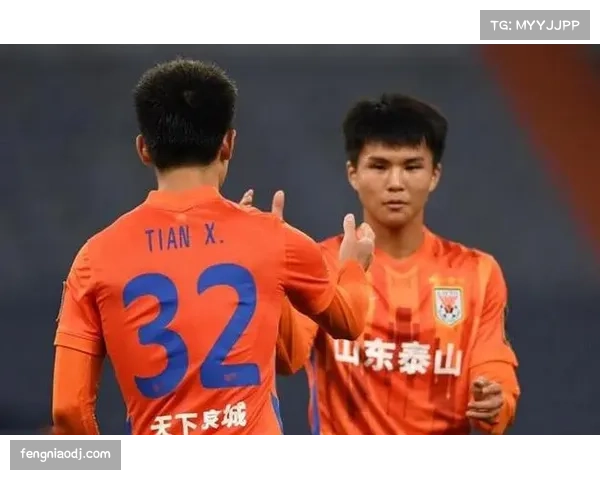 泰山陈泽仕替补登场注入活力 年轻中场的跑动与衔接作用